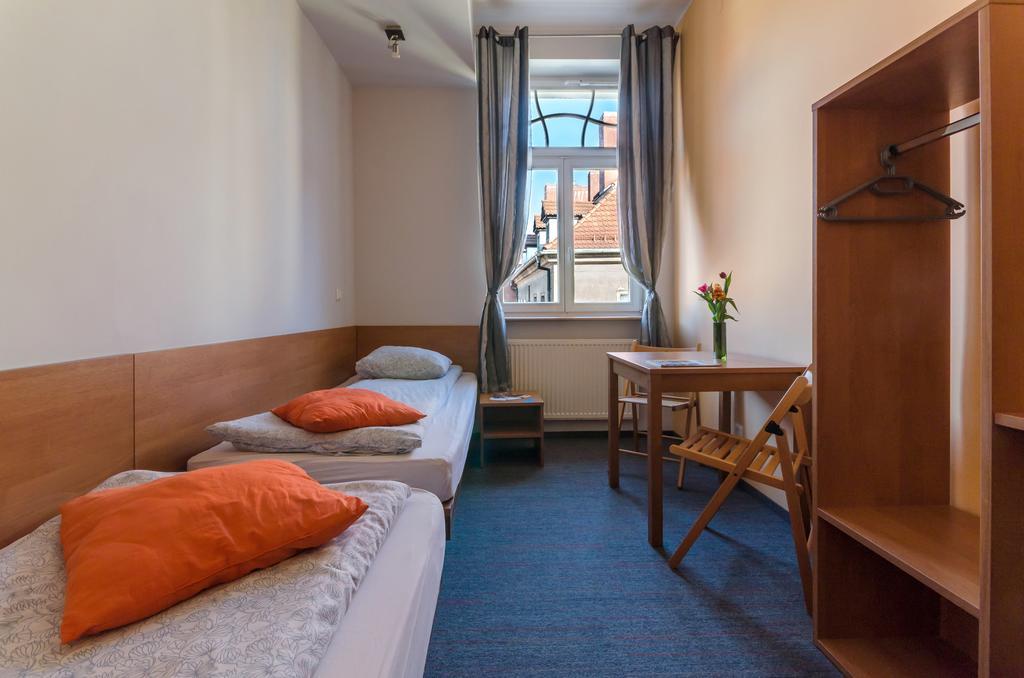 Hill Inn Познань Екстер'єр фото