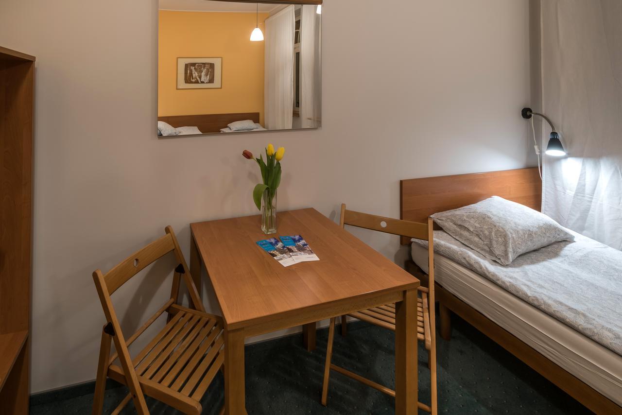 Hill Inn Познань Екстер'єр фото