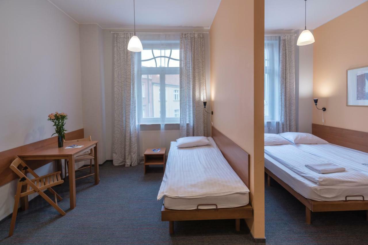 Hill Inn Познань Екстер'єр фото