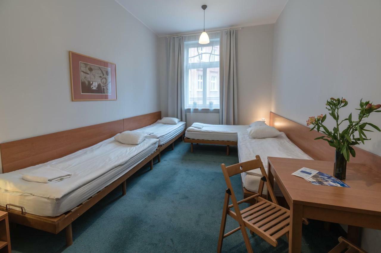 Hill Inn Познань Екстер'єр фото